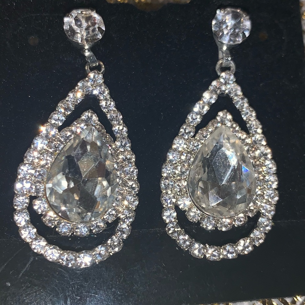 NWT Tear Drop Rhinestone Earrings
